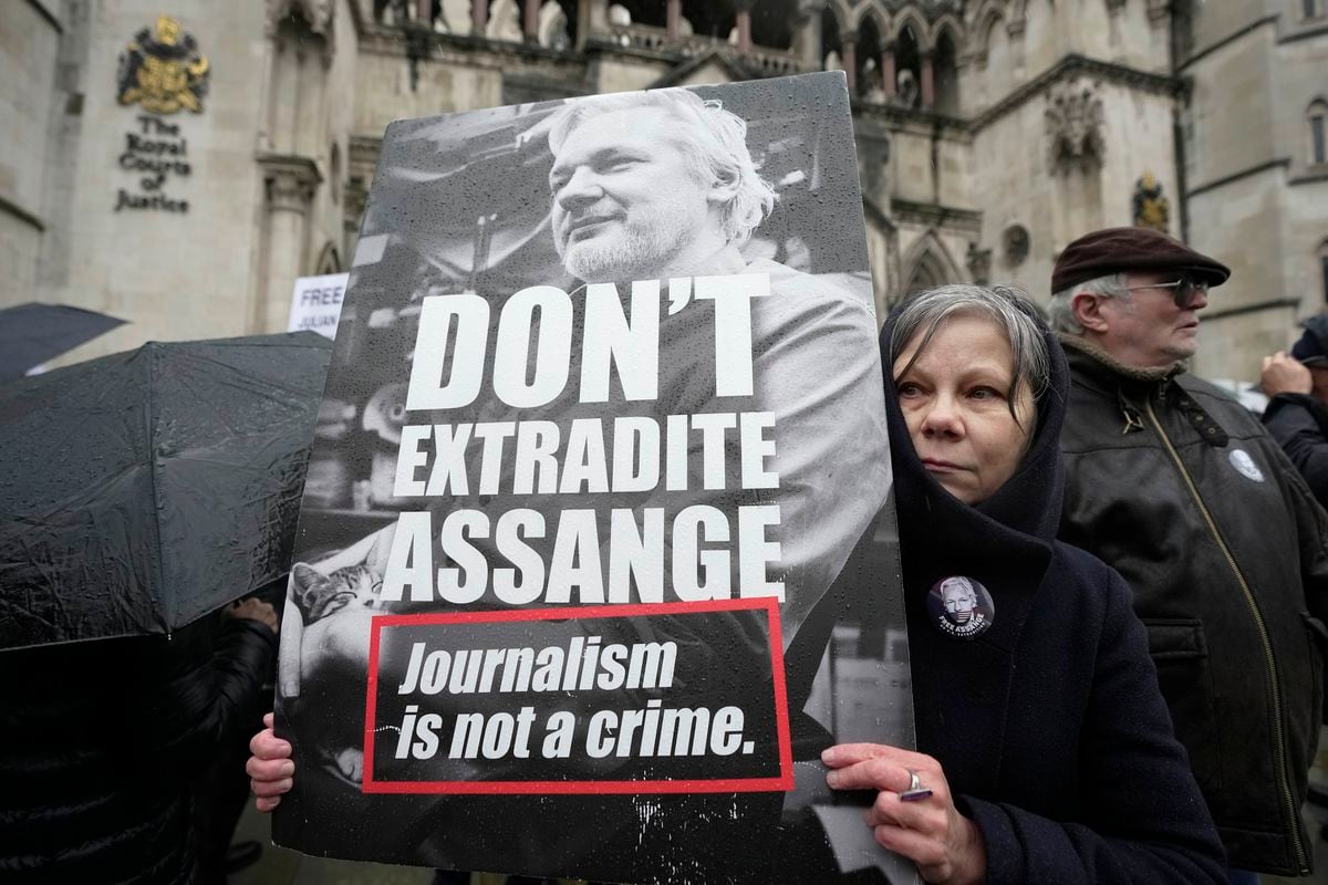 A British court stops Assange's extradition and demands more guarantees of a fair trial from the United States |  International