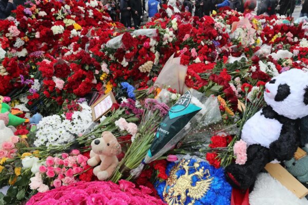 Moscow mourns 137 dead as Kremlin avoids naming Islamic State as perpetrator