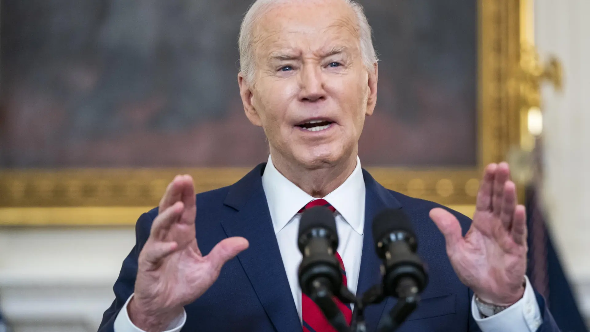 Biden signs the law on military aid for Ukraine and Israel and a possible veto of TikTok