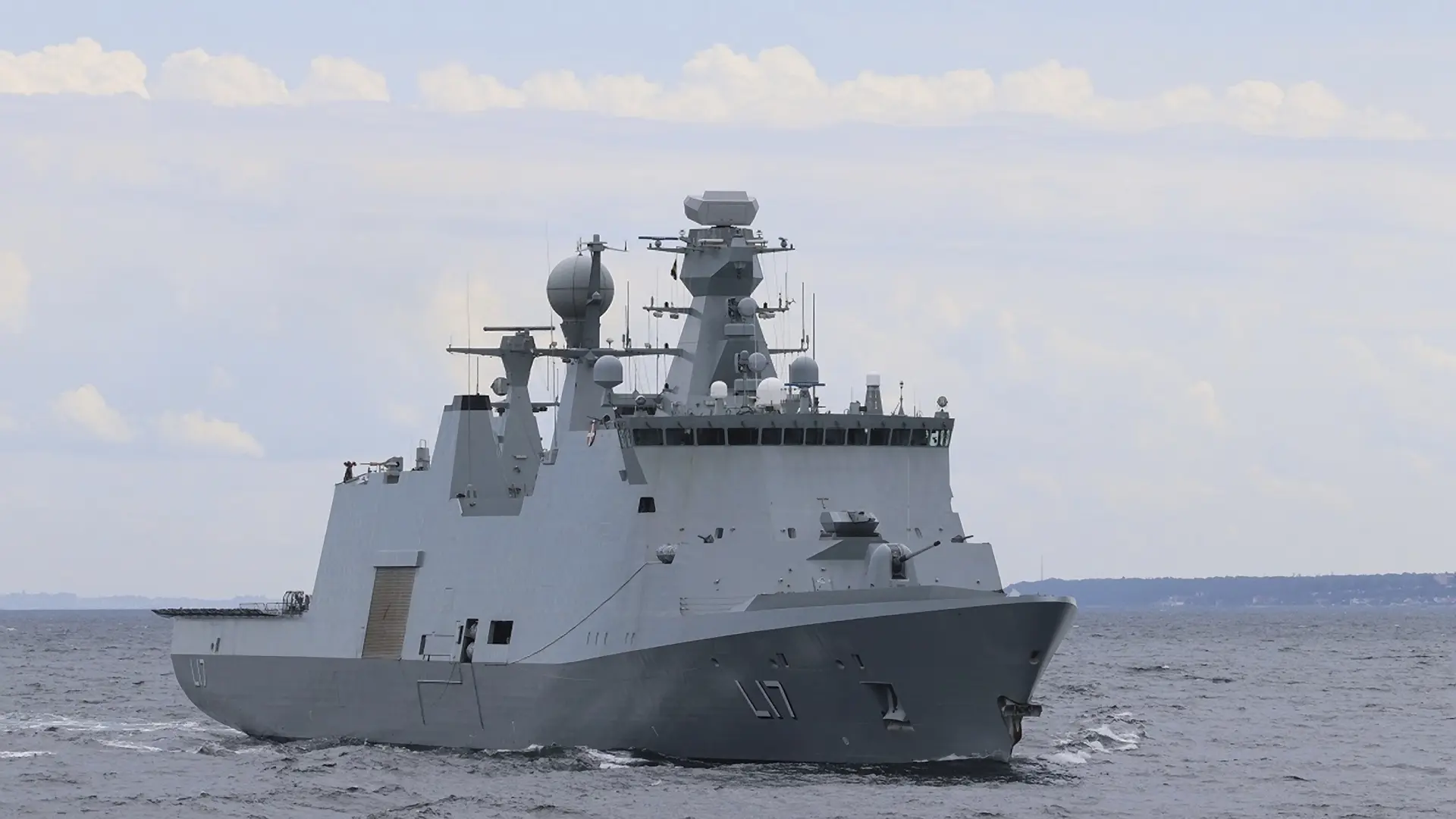 A technical incident with the missile system of a Danish frigate forces the closure of the Great Belt Strait