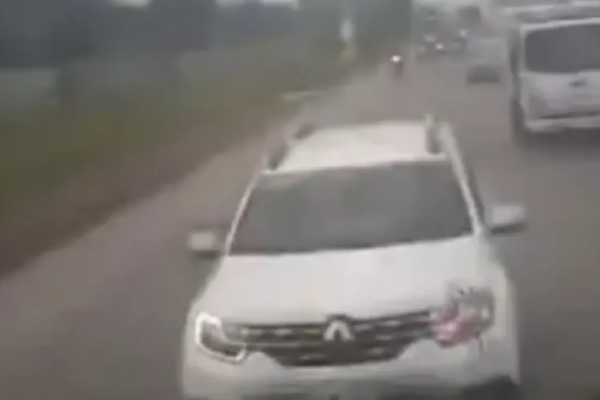 A driver shoots at a bus in which 21 children were traveling in Bogotá