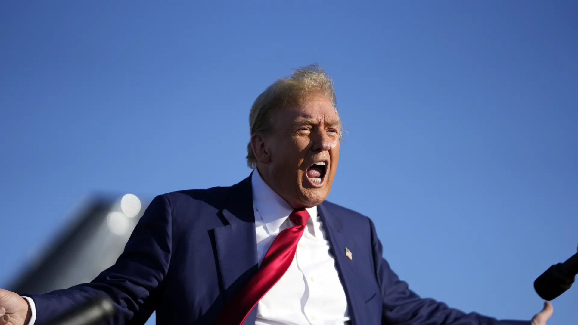 Trump campaigns on his day off from trial to take Wisconsin and Michigan from Biden