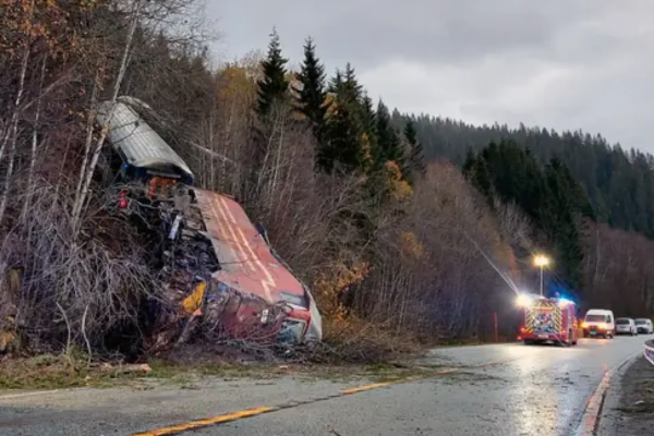 At least one dead and four injured in train derailment in Norway