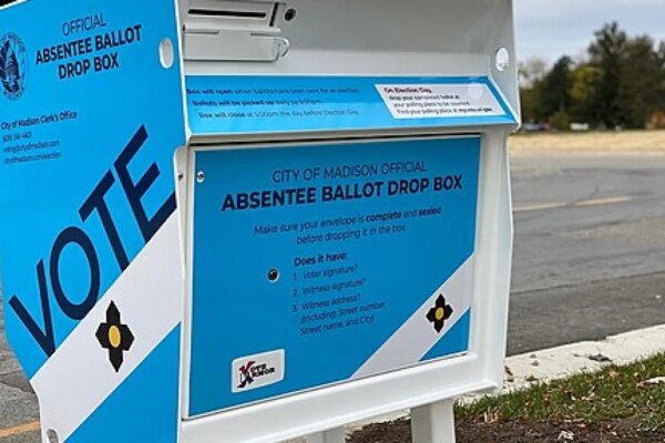 What is absentee voting, a right of citizens in the 2024 US elections