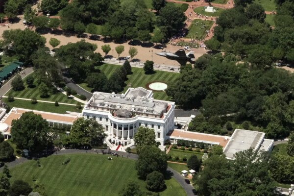 This is the White House: 132 rooms, 3 kitchens, 35 bathrooms, cinema, gym, beehives and a bowling alley